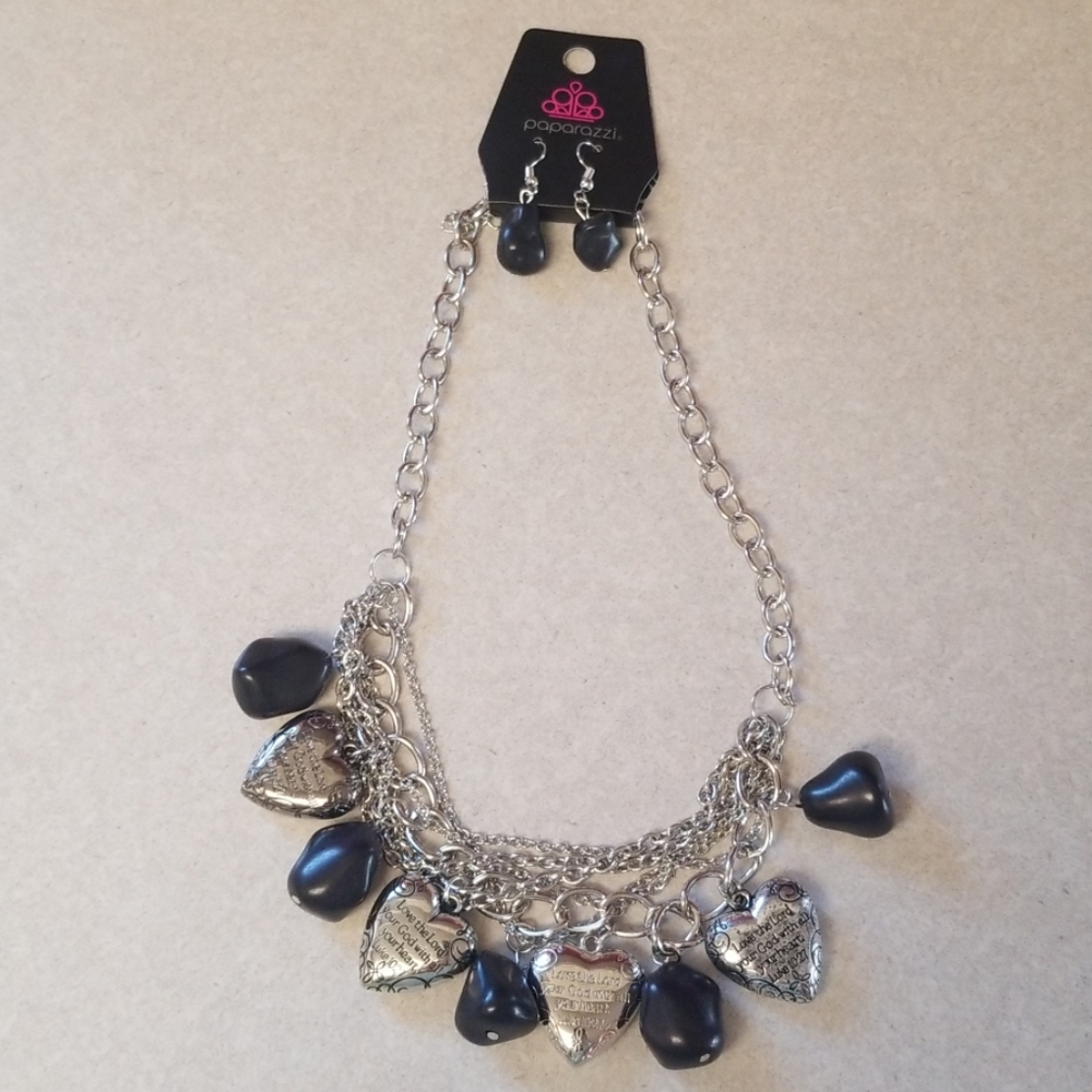 NWT Paparazzi Necklace and Earring Set